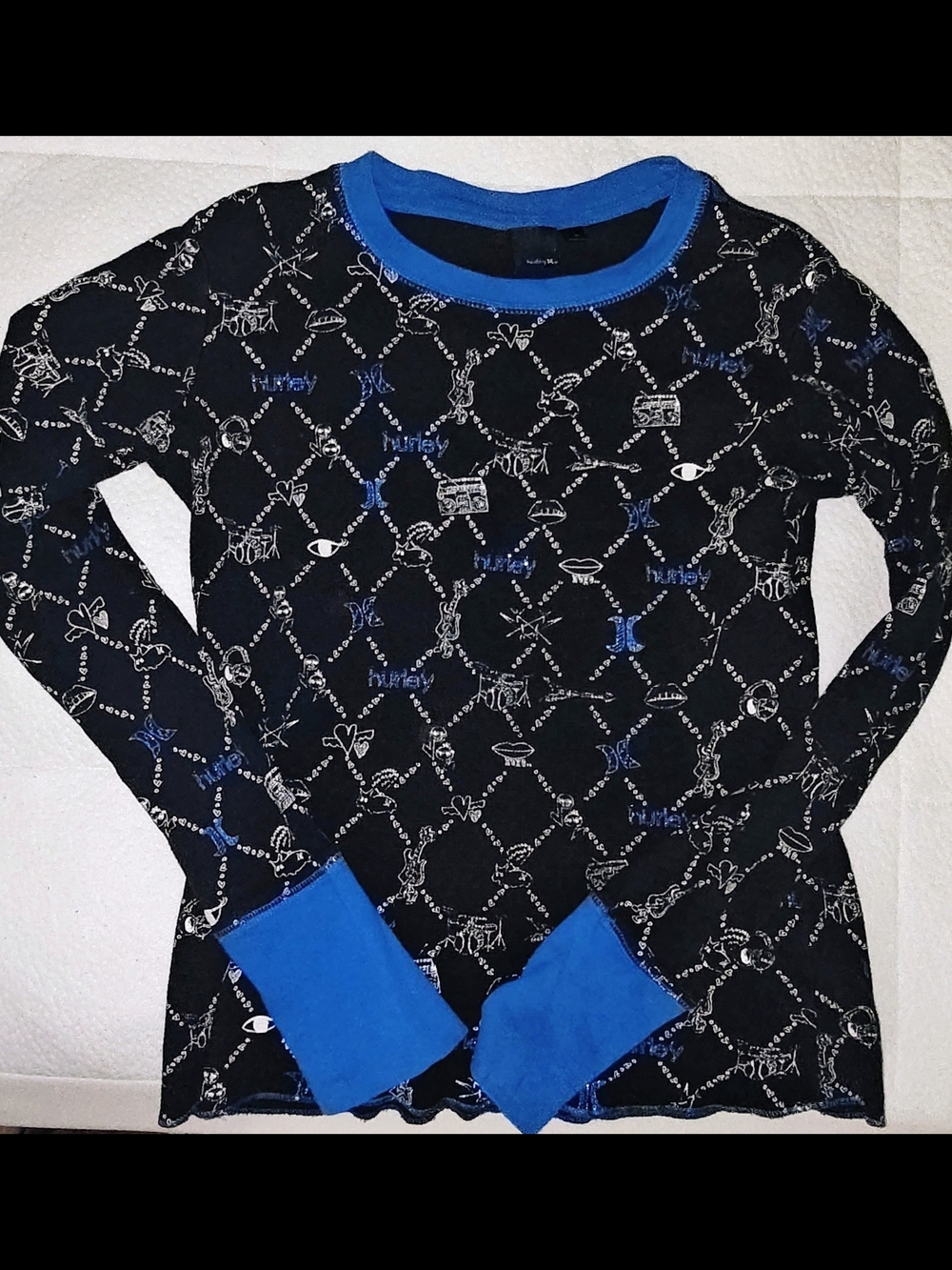 Hurley Y2K Fitted Thermal Laying Style Black With blue & white Pattern Logo Top